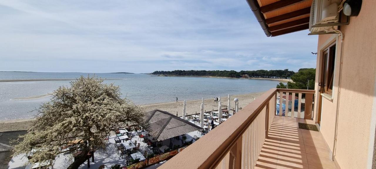 Apartments Mark - 10 M From Sea Medulin Extérieur photo